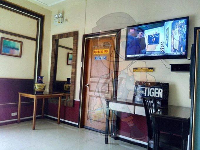 Tiger Hotel อังเฮเลส ภายนอก รูปภาพ