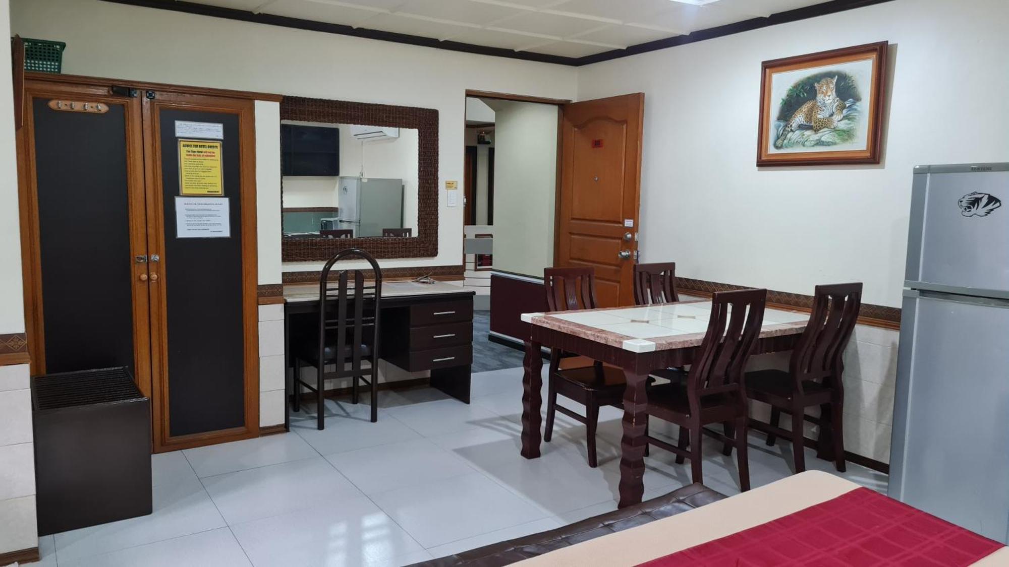 Tiger Hotel อังเฮเลส ภายนอก รูปภาพ